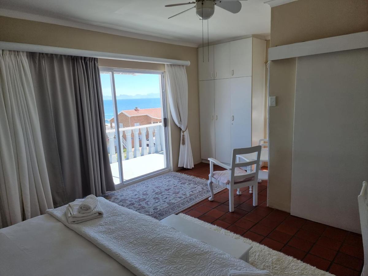 The Bay Lodge Gansbaai Exterior photo