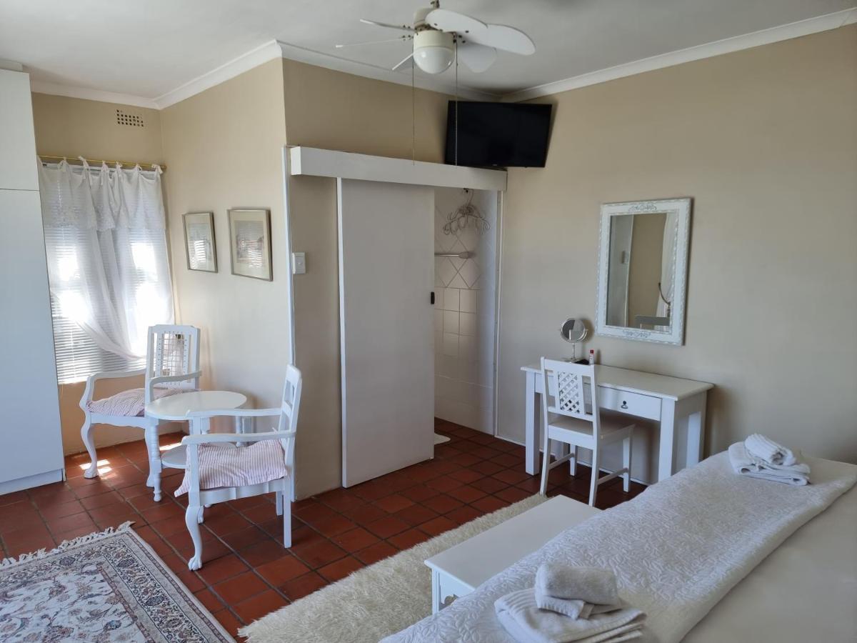 The Bay Lodge Gansbaai Exterior photo
