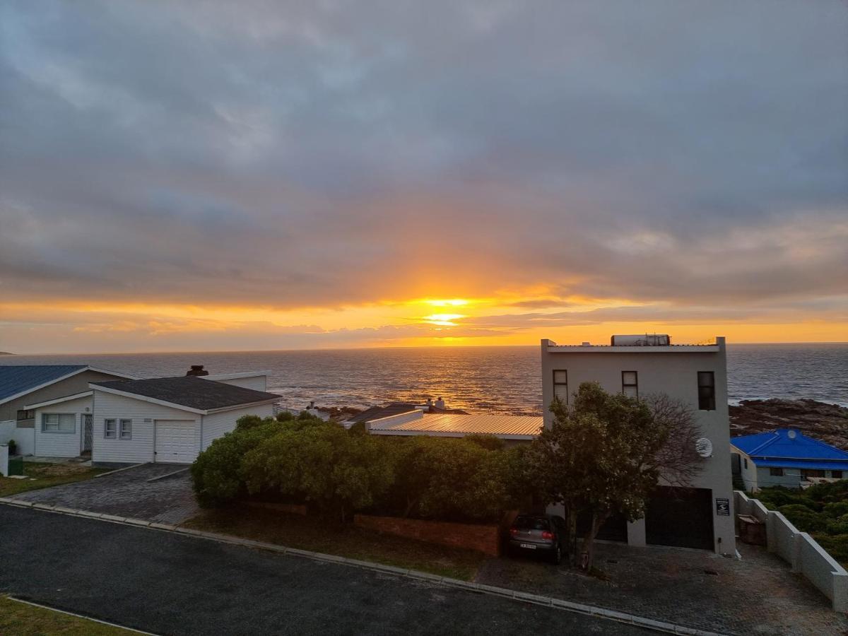 The Bay Lodge Gansbaai Exterior photo
