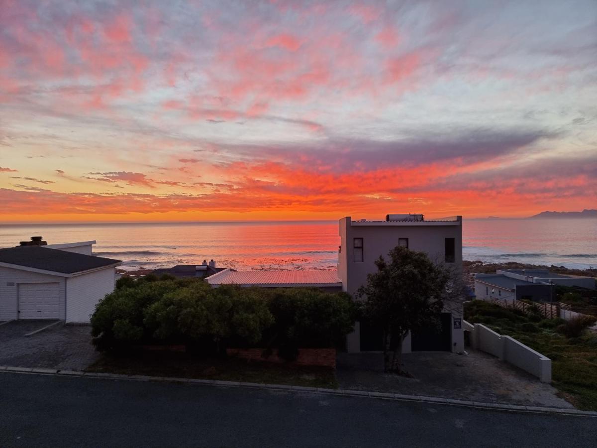 The Bay Lodge Gansbaai Exterior photo