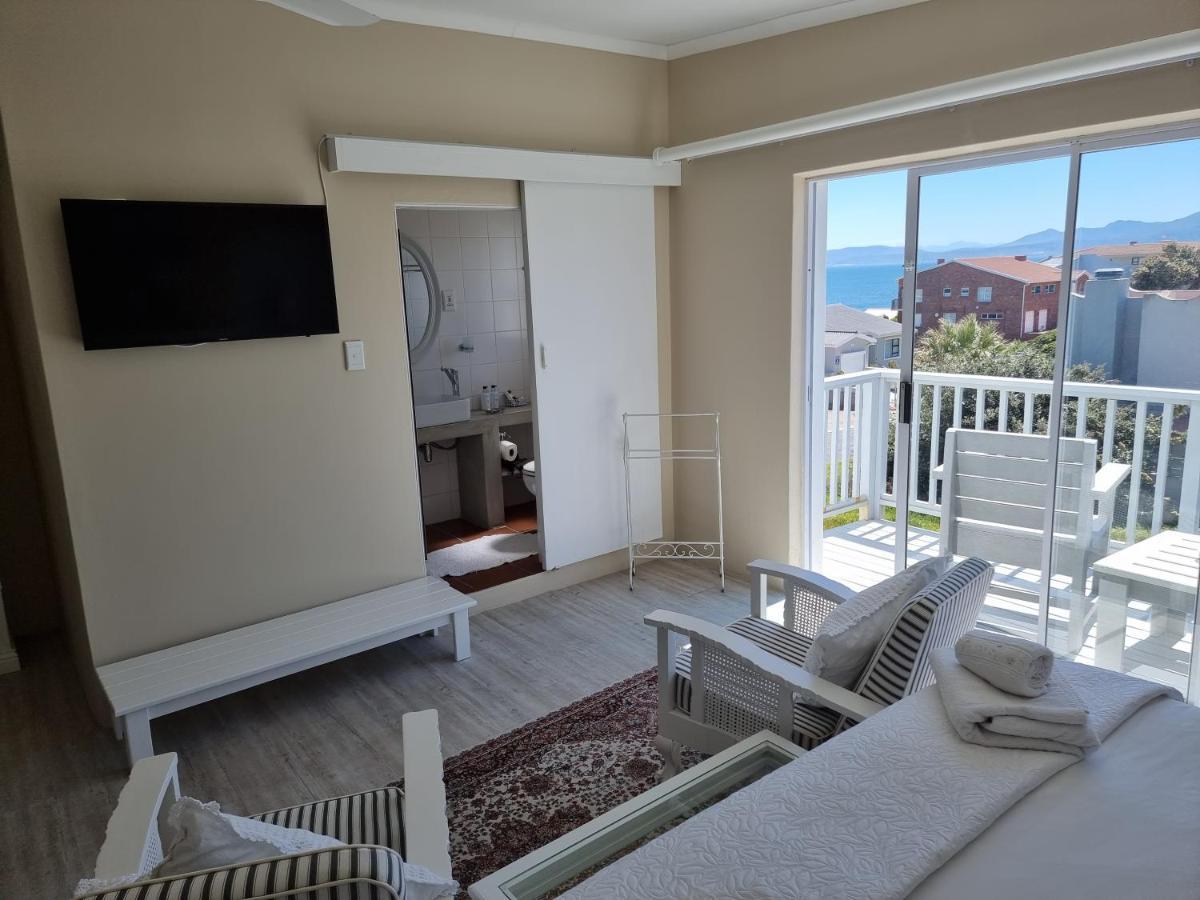 The Bay Lodge Gansbaai Exterior photo