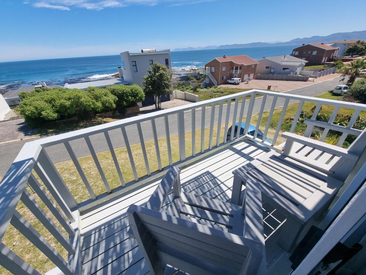 The Bay Lodge Gansbaai Exterior photo
