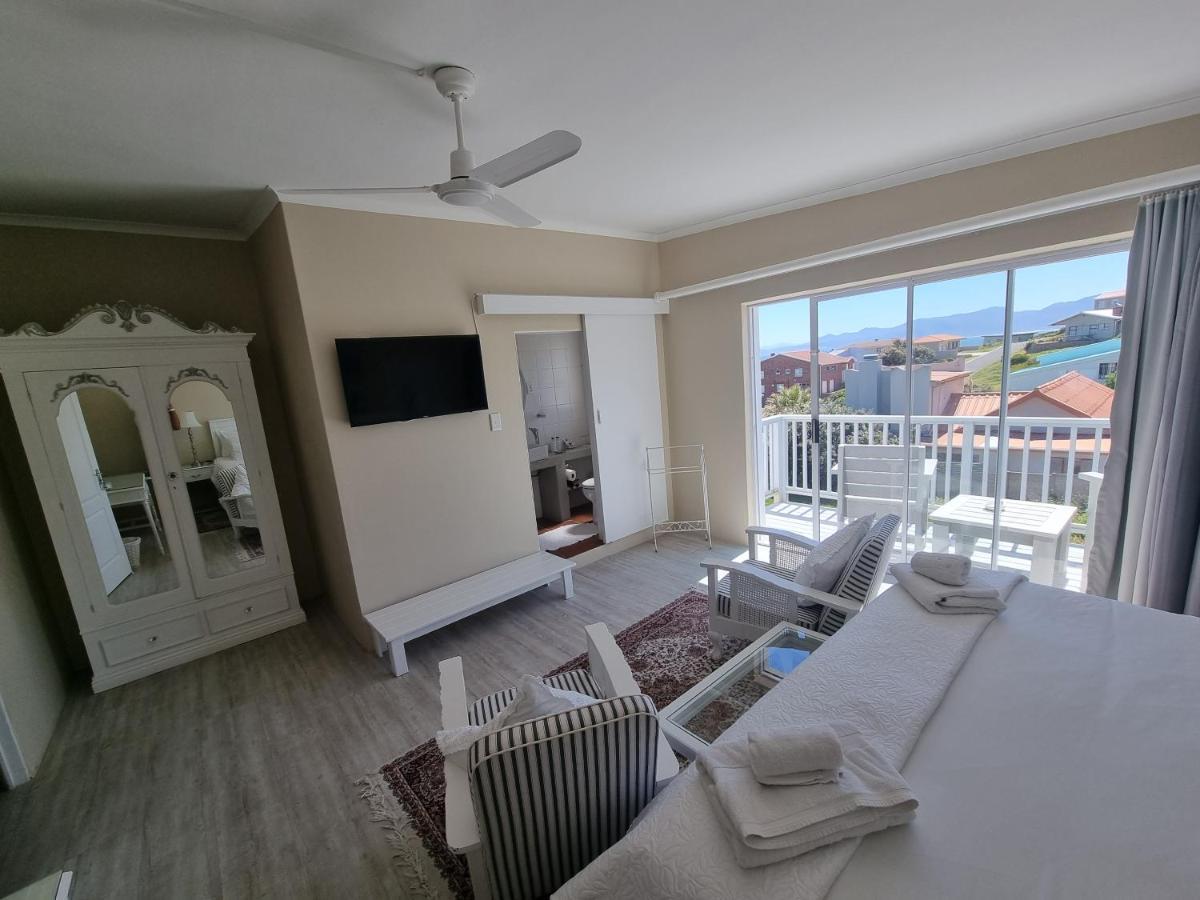 The Bay Lodge Gansbaai Exterior photo