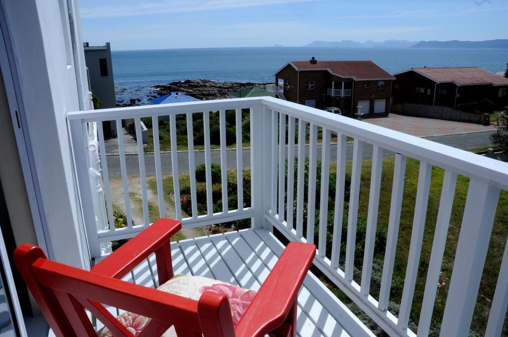 The Bay Lodge Gansbaai Exterior photo
